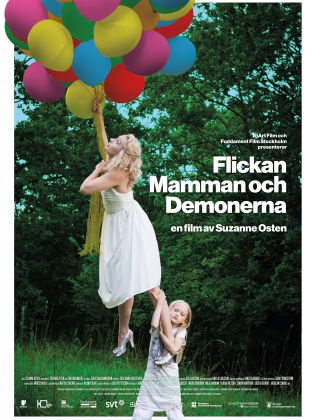 Mamma lyfts upp med ballonger och flicka försöker hålla kvar henne i benet