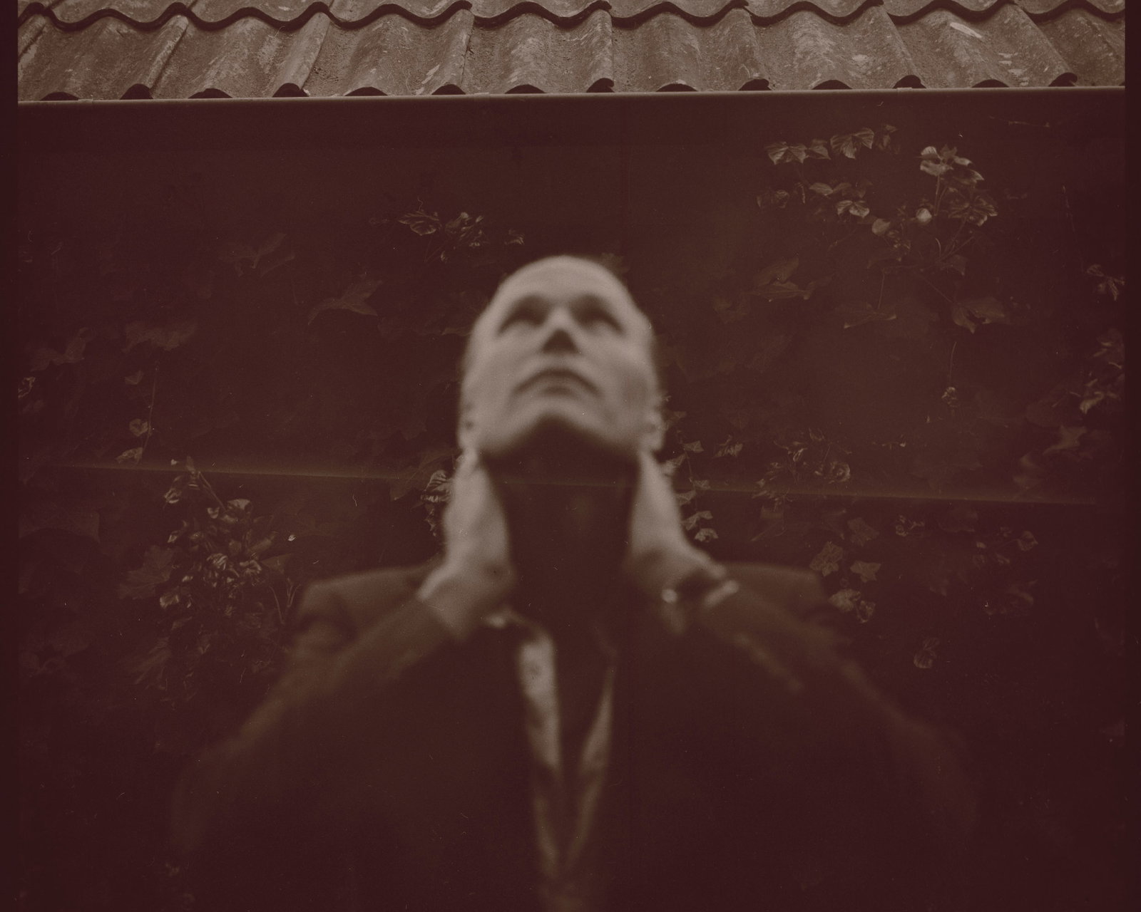 Bild i sepia på man