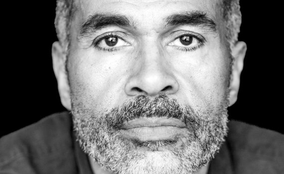 Porträttfoto på skådespelaren Peter Gardiner. 