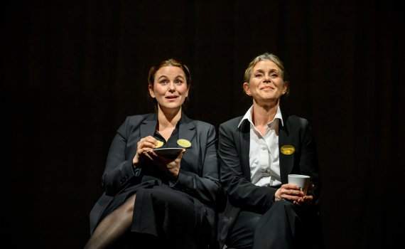 Anna Fahlstedt och Helen Sjöholm som begravningsentreprenörer