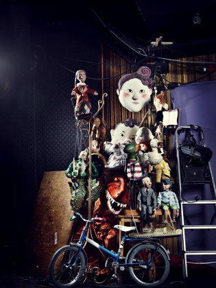 Dockor och scenografi på Marionetteatern. 